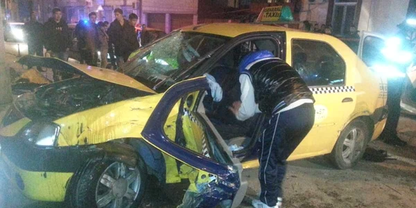 Accident in lant la Constanta. Un taxi a fost lovit de masina unei firme de paza. FOTO Adrian Boioglu