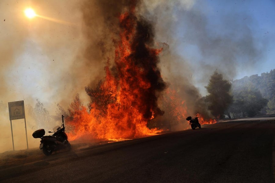 Alți 50 de pompieri români vor pleca în Grecia pentru a ajuta la stingerea incendiilor