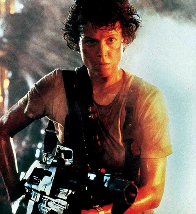 Sigourney Weaver (65 de ani), în rolul curajoasei Ellen Ripley
