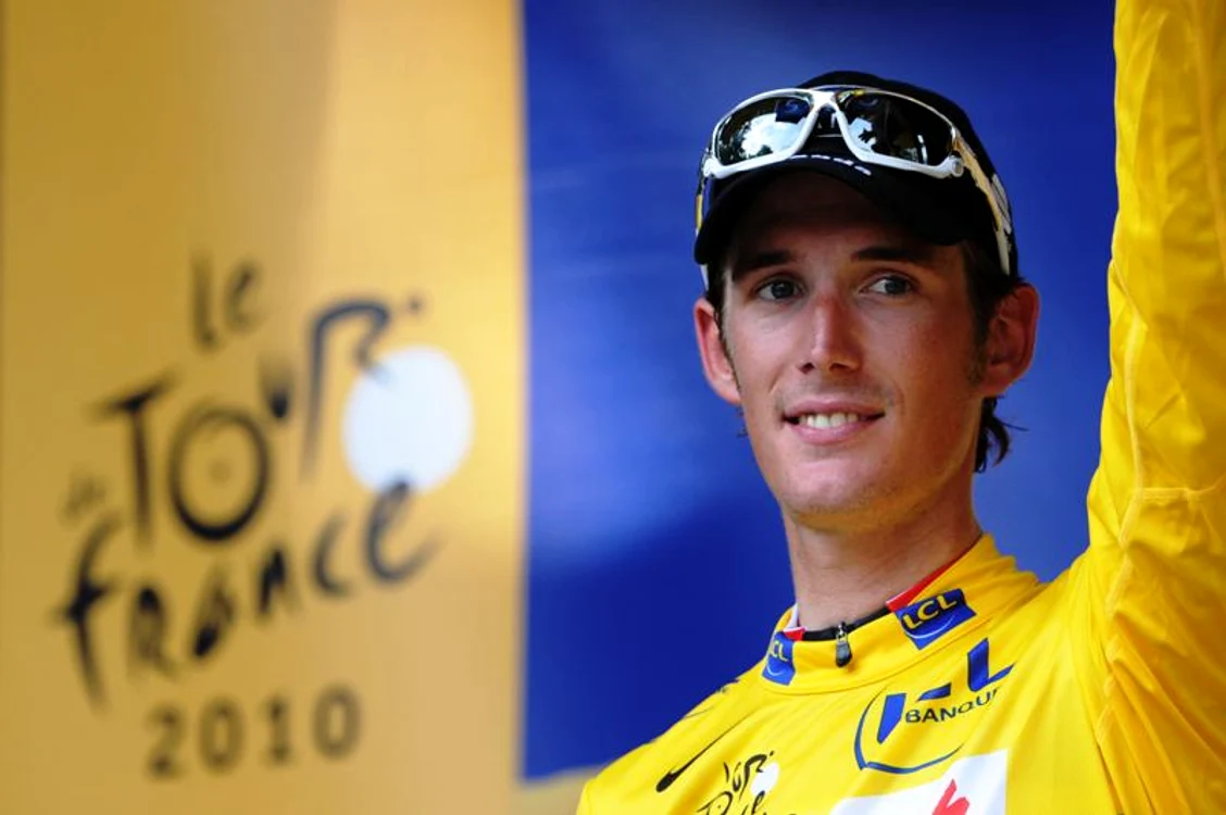 Andy Schleck este noul deţinător al tricoului galben