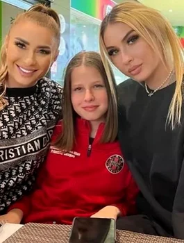 Anamaria Prodan, Sarah și Bebeto. Sursă: Facebook