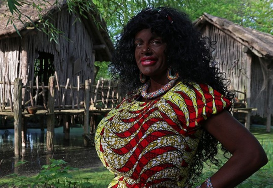 Controvesa stârnită de un model care „se identifică drept neagră”. A anunțat că se mută în Africa după ce și-a făcut injecții de bronzare