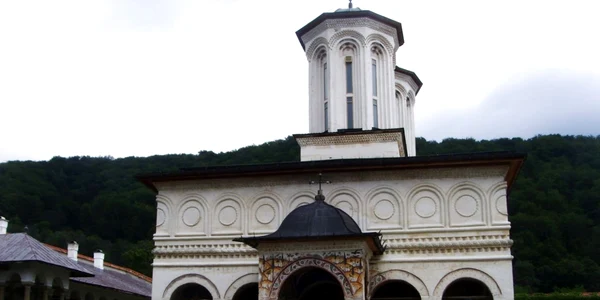 ”125 de locuri pentru care iubim România. Jurnal de vacanţă”- Horezu