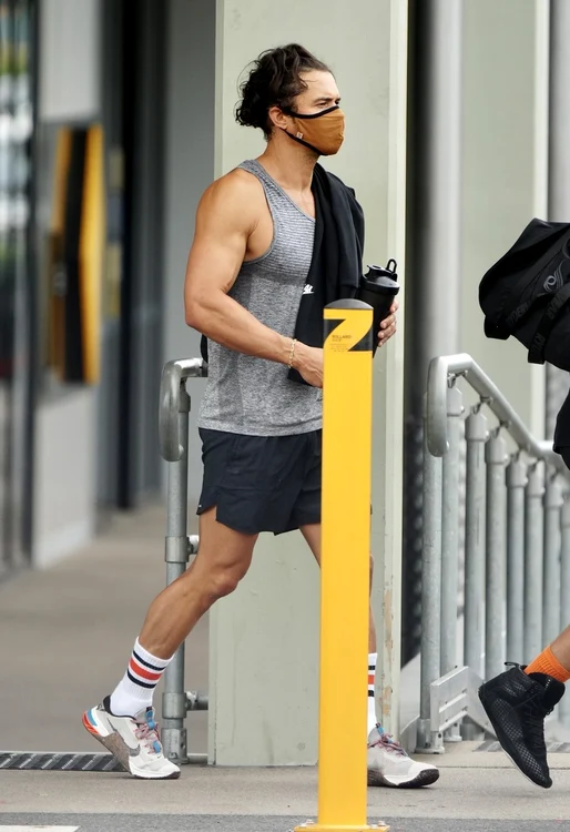 Orlando Bloom top fit (7) jpg