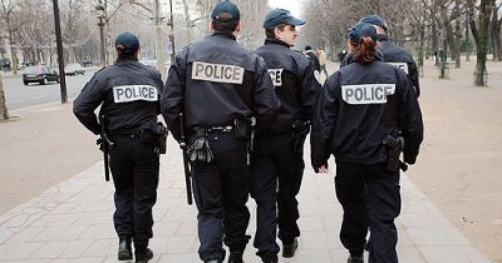 O femeie a fost grav rănită cu o arbaletă, într-o tentativă de omor, în Franţa. Principalii suspecţi: soţul, amanta şi un prieten