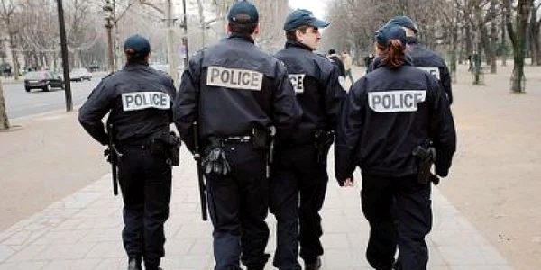 Opt fete şi şase băieţi minori din România au fost reţinuţi de poliţia franceză
