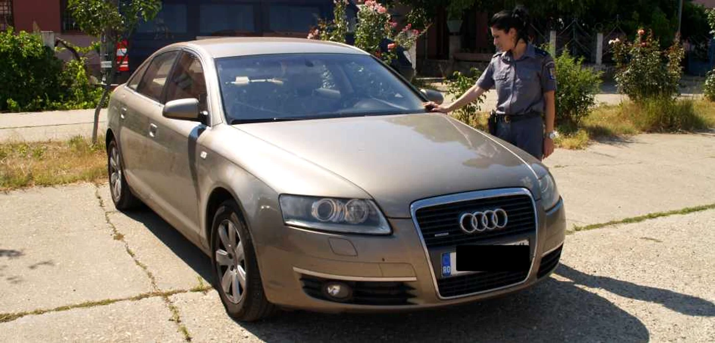 Maşina confiscată de poliţiştii de frontieră mehedinţeni