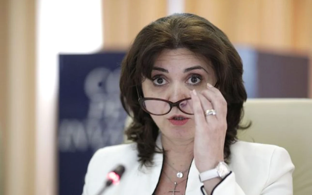 Până când se vor anunţa decizia Ministerului Educaţiei, ministrul Monica Anisie a recomandat elevilor să înveţe online Foto: adevarul.ro