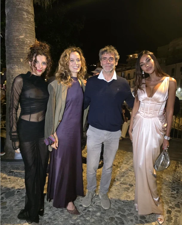 Mădălina în Italia png