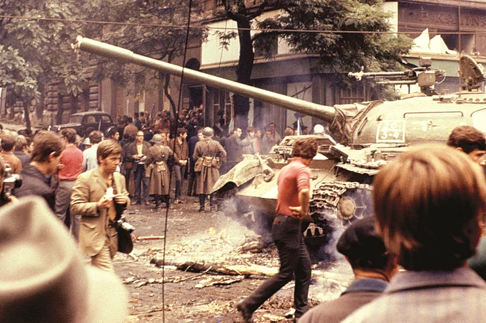 Tancurile sovietice ajunse în capitala Cehoslovacie, în august 1968 FOTO Getty Images