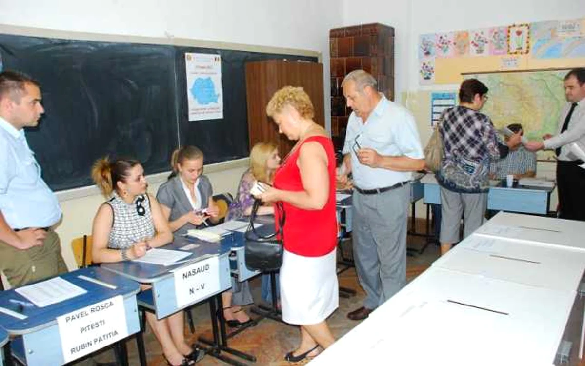 Oamenii pot vota până la ora 23.00