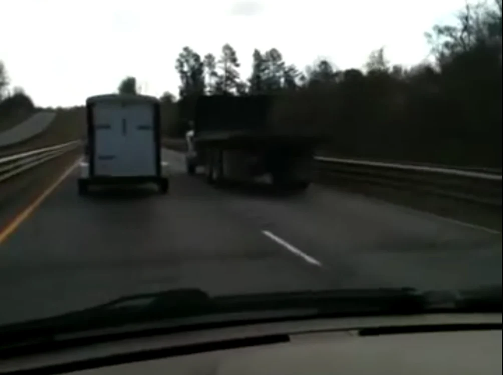 
    Ar fi putut muri în câteva secundeFoto captură video/Youtube  