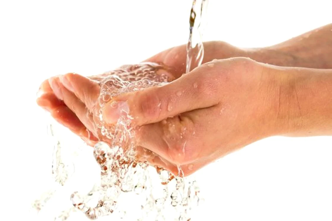 Specialiștii în frumusețe spun că cea mai frecventă greșeală în curățarea tenului este alegerea unui produs neadecvat.www.clicksanatate.ro