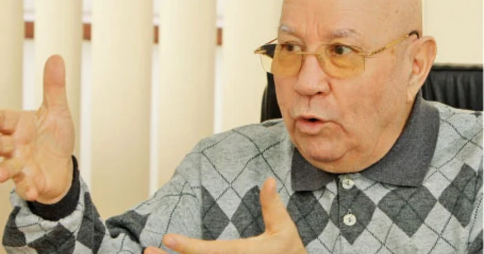 După ce în anii ’80 a fost acuzat că e spion KGB, Cico Dumitrescu este acum un pensionar cu birou pe Calea Victoriei   