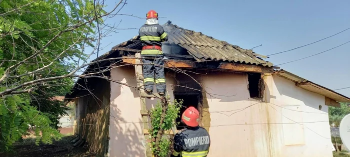 Focul a pornit de un aparat de gătit FOTO ISU Ialomiţa