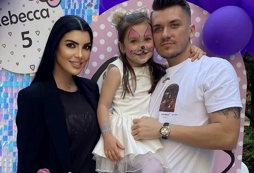 Bruneta are o familie foarte frumoasă. Sursă: Facebook