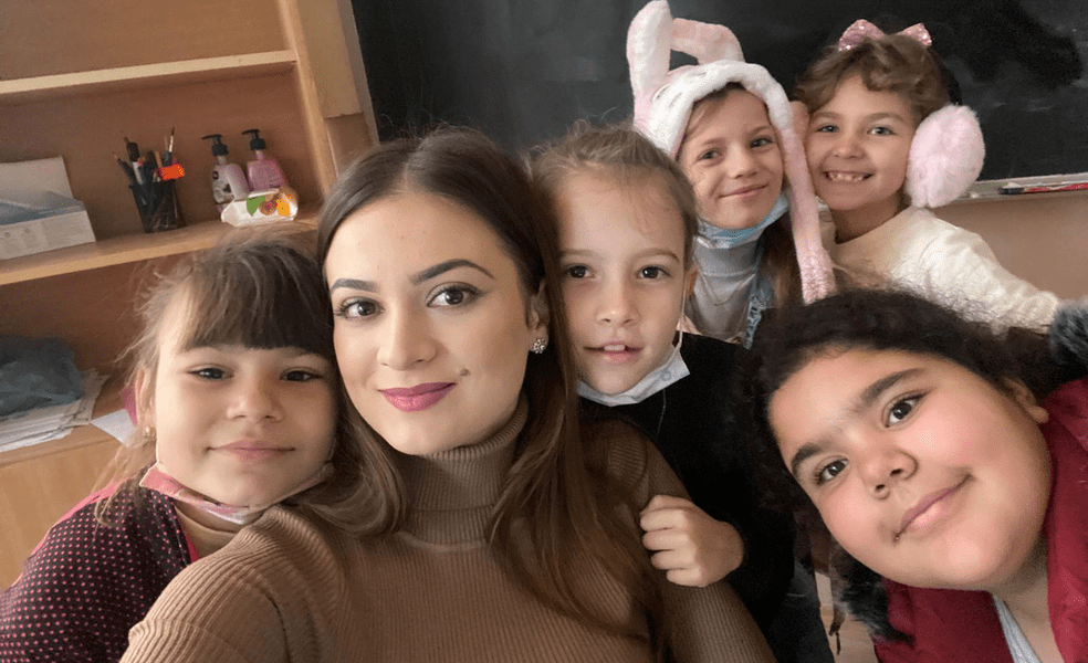 Învățătoarea care își educă elevii să devină lideri. Are rezultate remarcabile după doi ani de profesorat