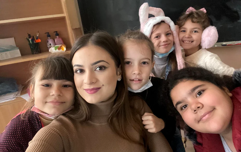 Diana Iaru și micuții săi elevi FOTO arhiva personală