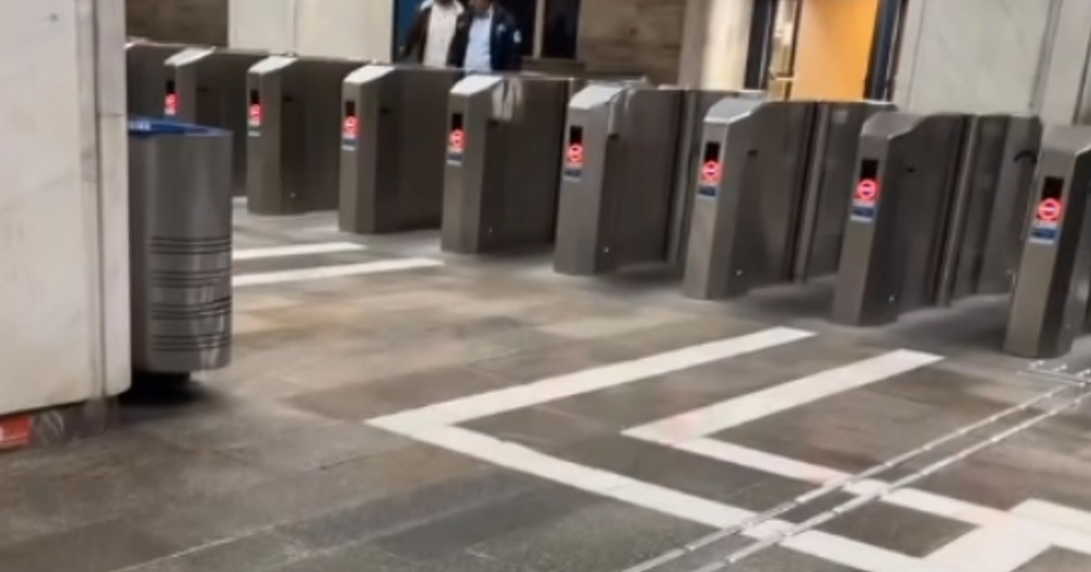 Agresiune la metrou: agent de pază lovit în față