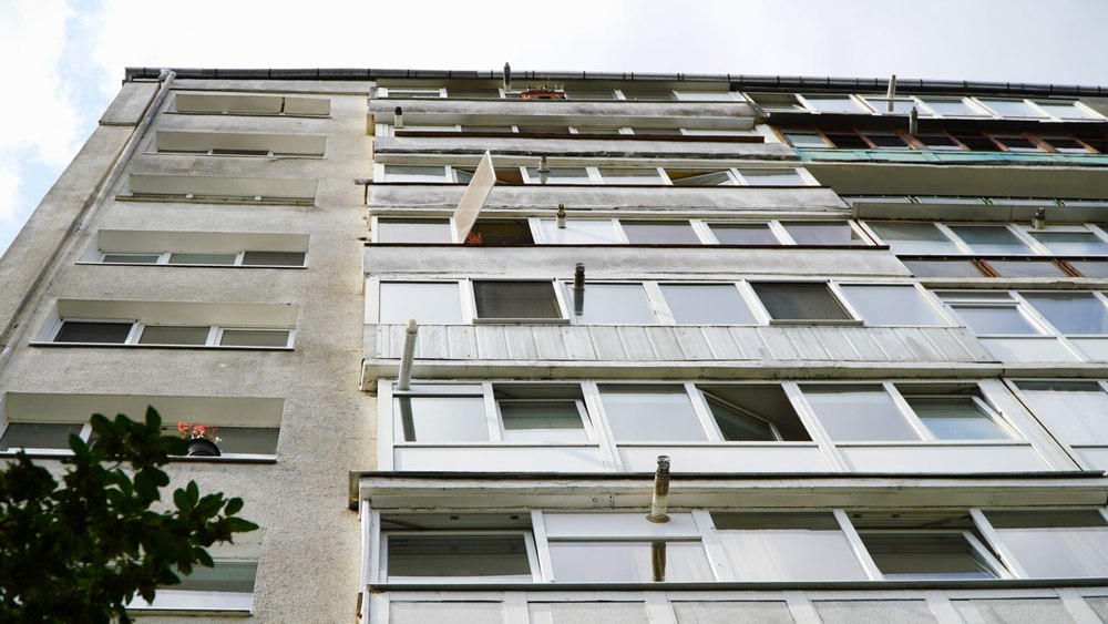 Un tânăr din Sibiu a căzut de la etajul 10 al unui bloc. Ce au auzit vecinii înainte de tragedie