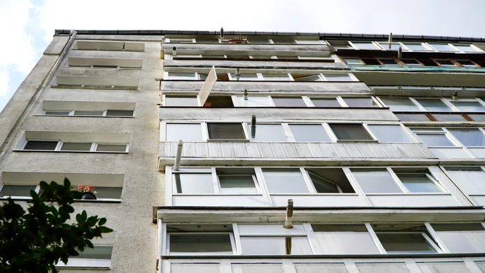 Un tânăr din Sibiu a căzut de la etajul 10 al unui bloc. Ce au auzit vecinii înainte de tragedie