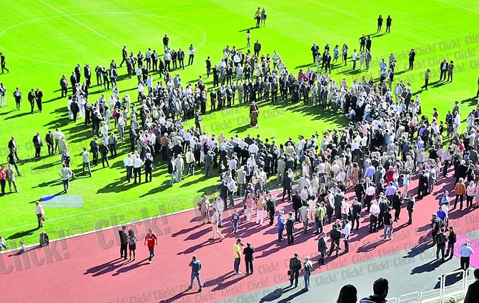 Un preot catolic şi unul ortodox au sfinţit arena