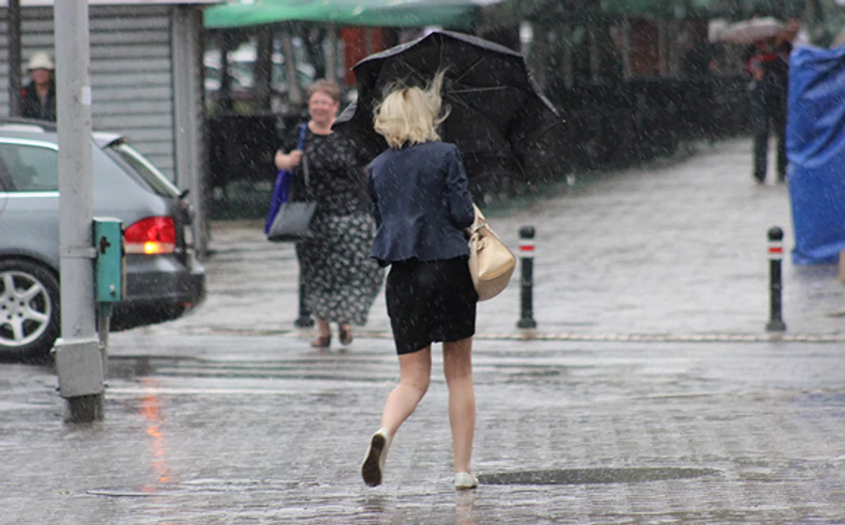 
    Prognoza meteo pentru următoarele două zile anunță că vremea va fi instabilă din punct de vedere termicfoto: Click!  