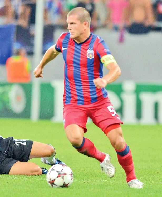 Stelistul Alex Bourceanu se va însura la vară cu A dina, femeia cu care are deja doi copii şi pe care o iubeşte din copilărieFoto: Răzvan Păsărică