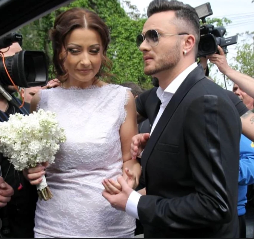 Gabriela Cristea (48 ani) și Tavi Clonda (43 ani) au împlinit ieri 8 ani de la cununia civilă