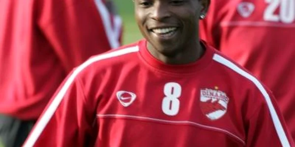 Dino Eze