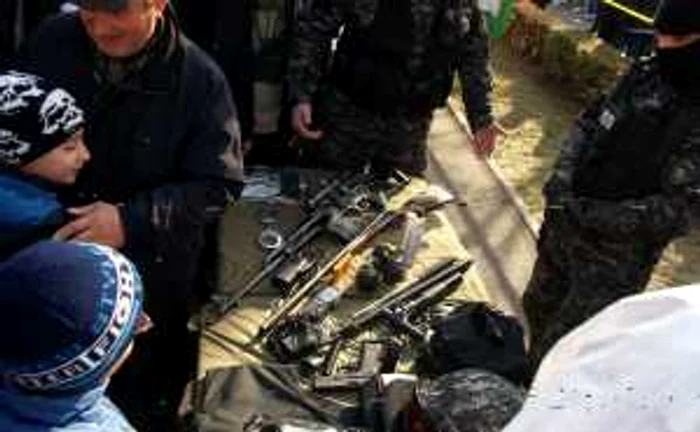 Echipamentul şi armamentul poliţiştilor de la DPIR