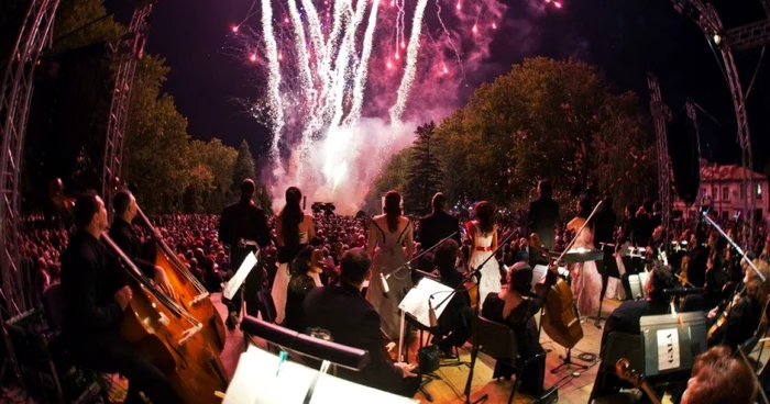 Muzicienii Operei din Iaşi au susţinut mai multe concerte în aer liber în ultimii ani FOTO: Opera Română