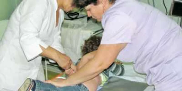 Medicii recomandă ca cei mici să fie aduşi la consult la primele simptome de gripă  