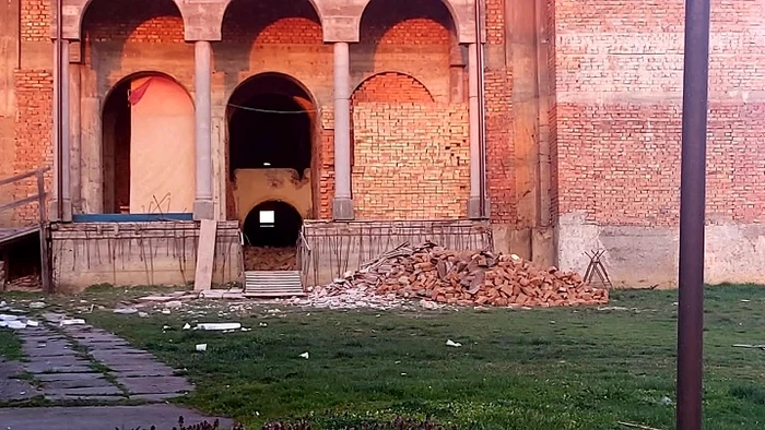 Din vechea biserică nu a mai rămas nimic FOTO bru.ro