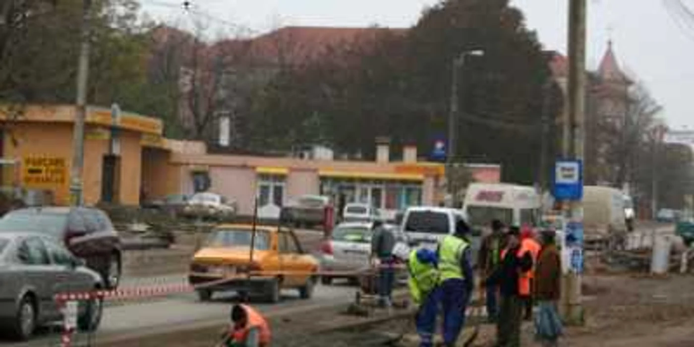 Botoşani: Străzile din oraş, blocate de şantiere întârziate