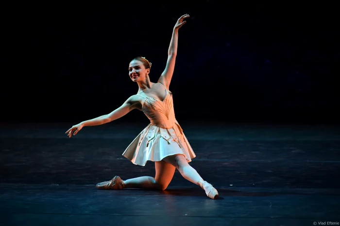 Alice Minoiu, pe scena TNB, în Gala de Balet ,,Carmen Sylva" FOTO Arhiva personală