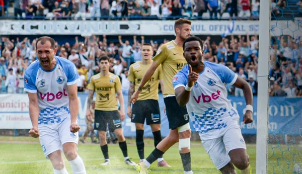 Corvinul a condus cu 2-0 încă de la pauză  FOTO Facebook FC Corvinul 1921 Hunedoara