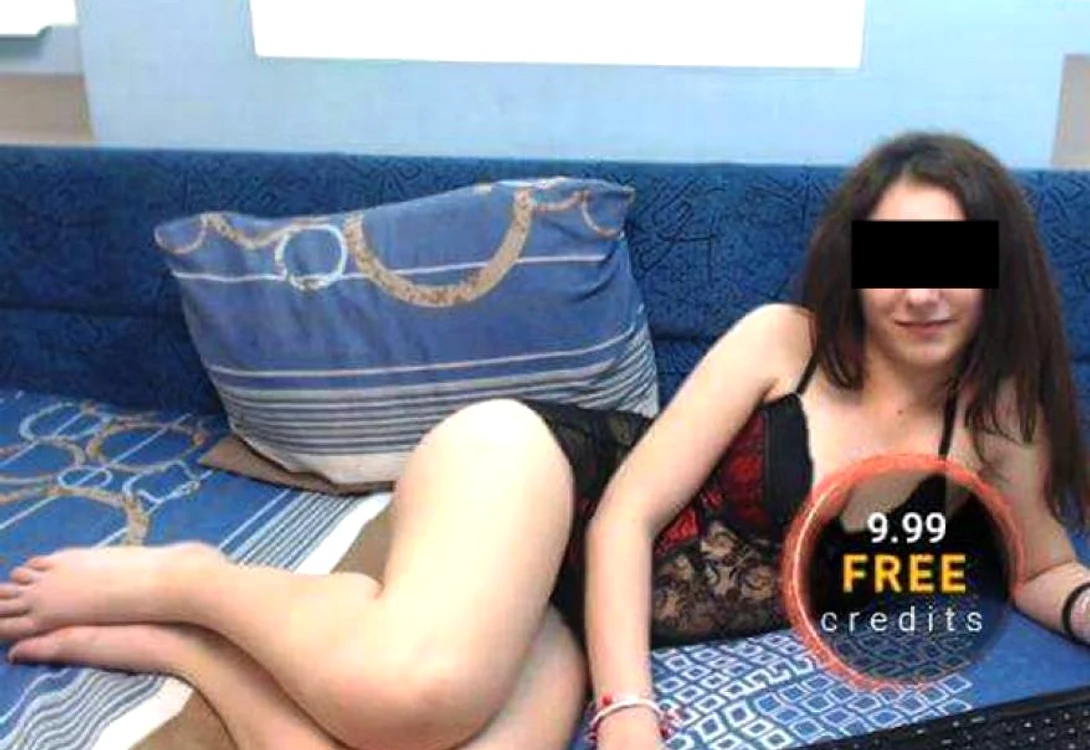 Eleva ar fi încercat să-şi convingă unele colege să încerce videochat-ul erotic