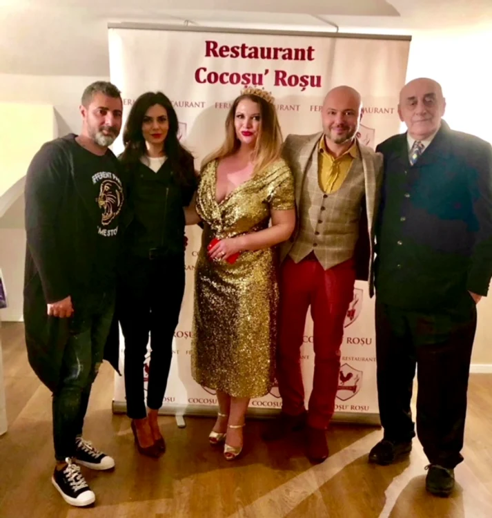 Oana şi Viorel Lis, alături de prieteni