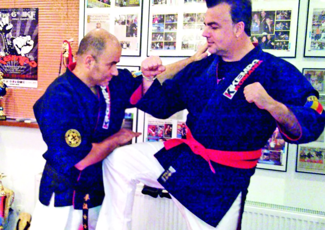 Adrian vrea să-şi folosească surplusul de energie făcând kempo. Un abonament ajunge la 200 de euro pe lună (fotografii: federaţia română de kempo)