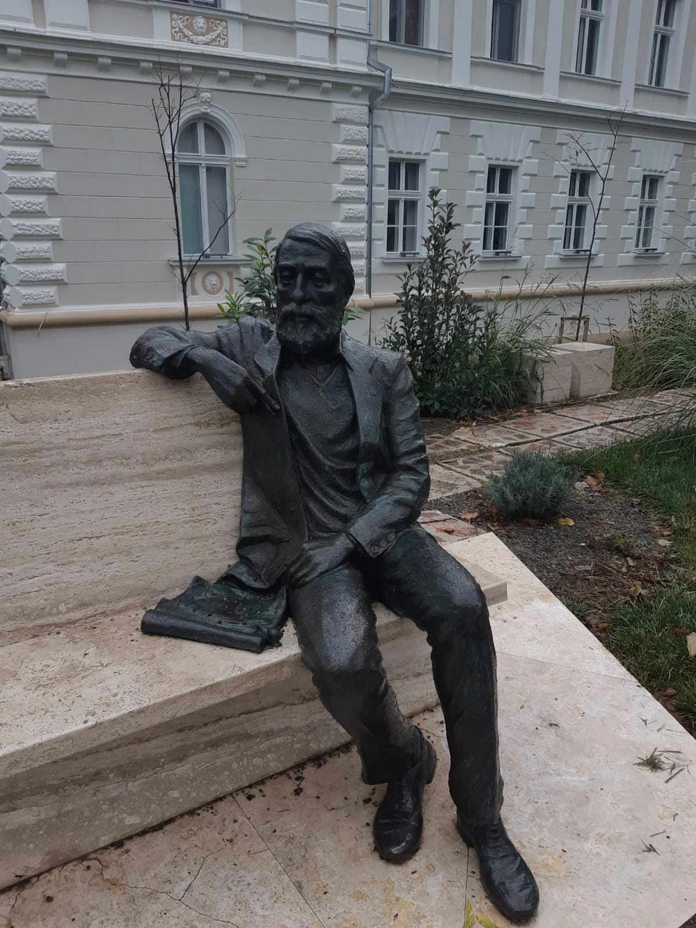 Masonul căruia i s-a făcut statuie. Sever Frențiu a condus Marea Lojă Națională din România