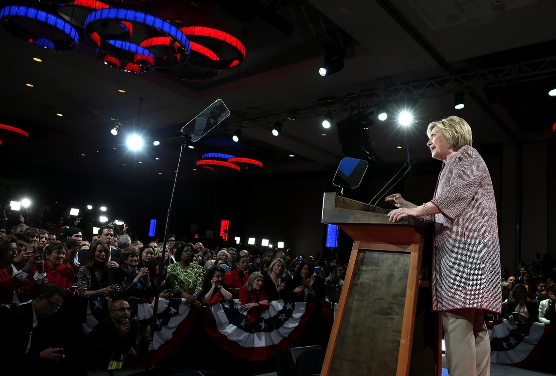 Hillary Clinton, în sacoul Armani de peste 12.000 de dolari