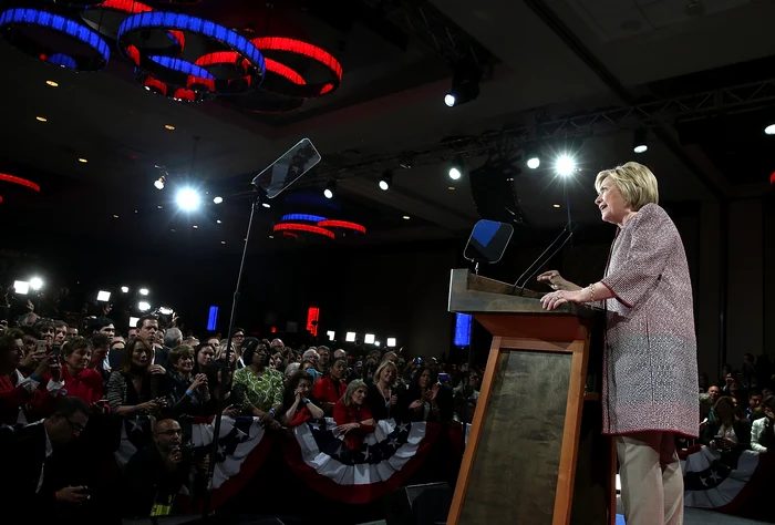 Hillary Clinton, în sacoul Armani de peste 12.000 de dolari