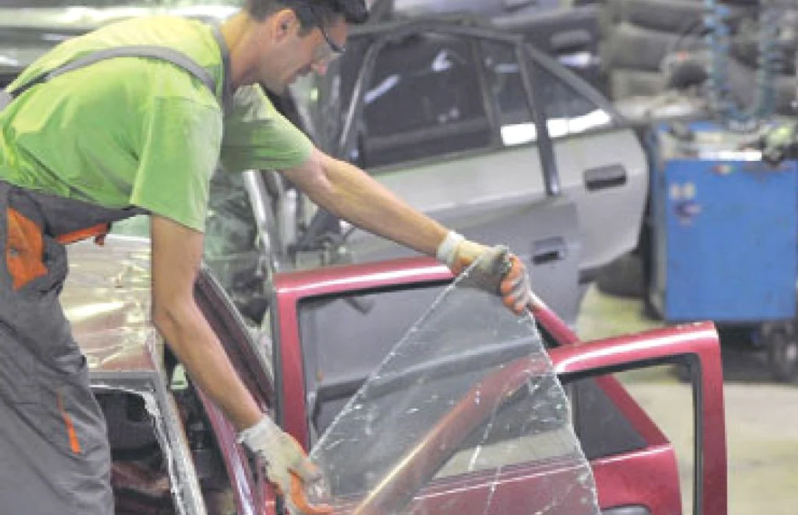 Cum să porniţi o afacere cu dezmembrări de maşini. Clienţii parcurilor de dezmembrări auto caută, în mare măsură, elemente de caroserie şi de interior