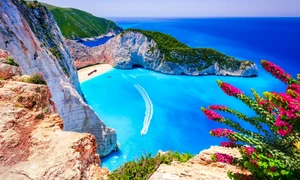 Plaja Navagio, Grecia, foto Shutterstock jpg