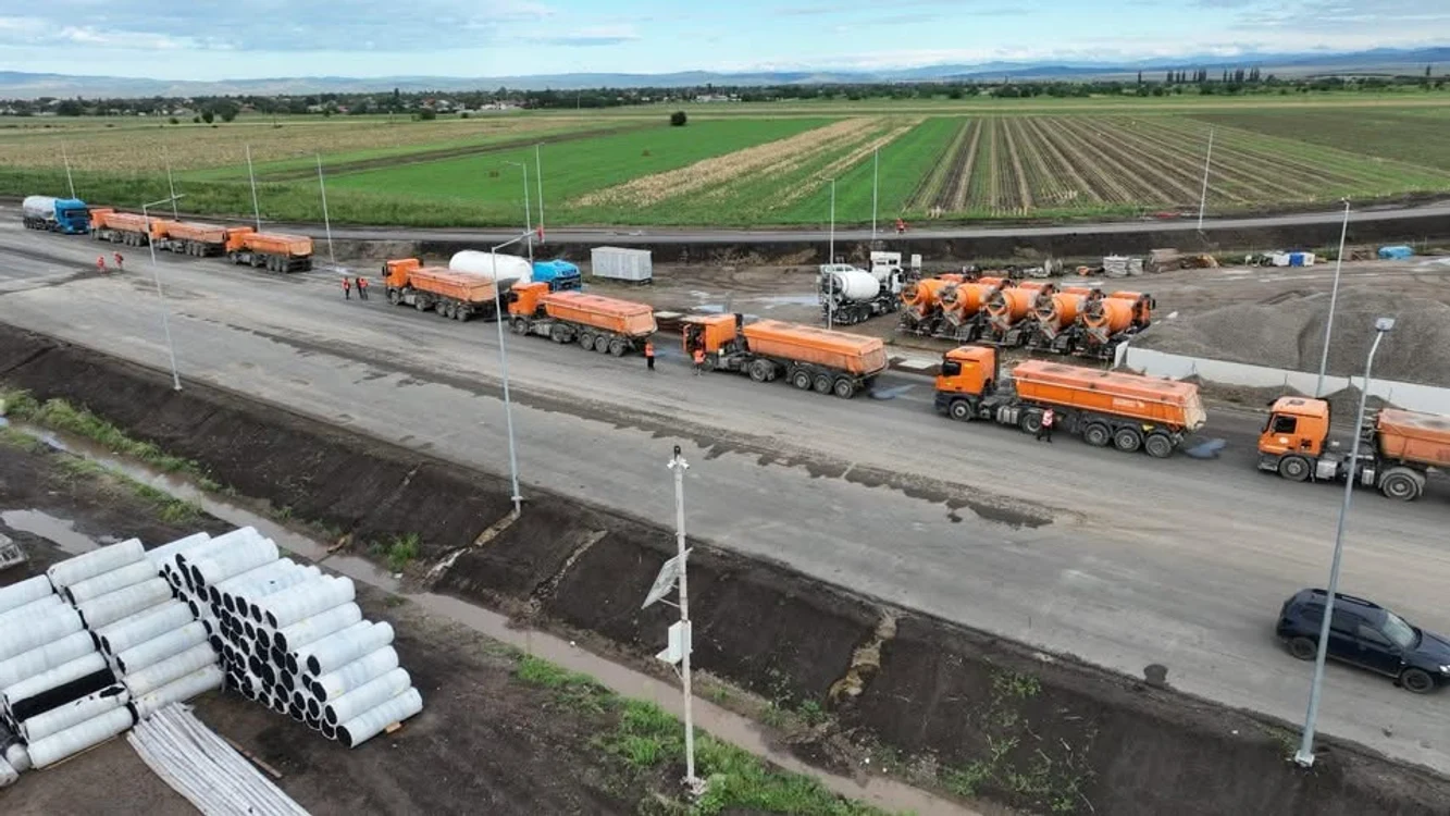  Romeo Daniel Lungu spune că autostrada Moldovei merge mai departe. FOTO Facebook