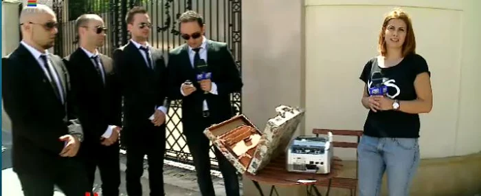 Cătălin Măruţă a făcut rost şi de o maşină de numărat banii, pentru a-i uşura munca lui Prigoană (captură: PRO TV)