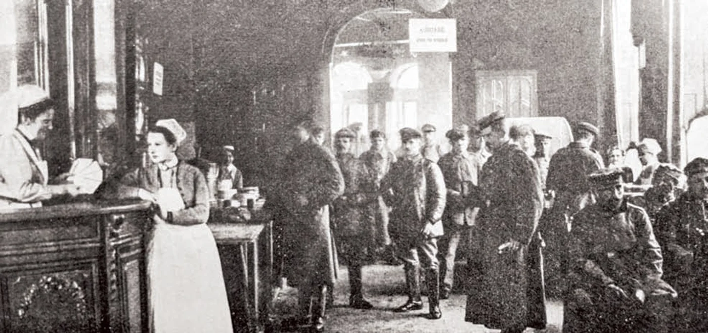 Fotografie realizată în interiorul hotelului Capitol de astăzi – în timpul ocupaţiei aici a funcţionat Casa Soldaţilor Germani
