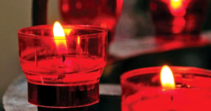 Lumânări periculoase-Ştiri pe scurt