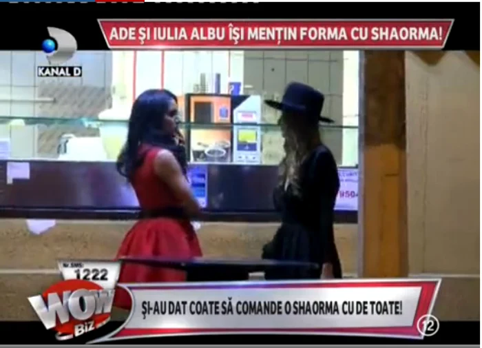 
    Adelina şi Iulia la o şaorma  